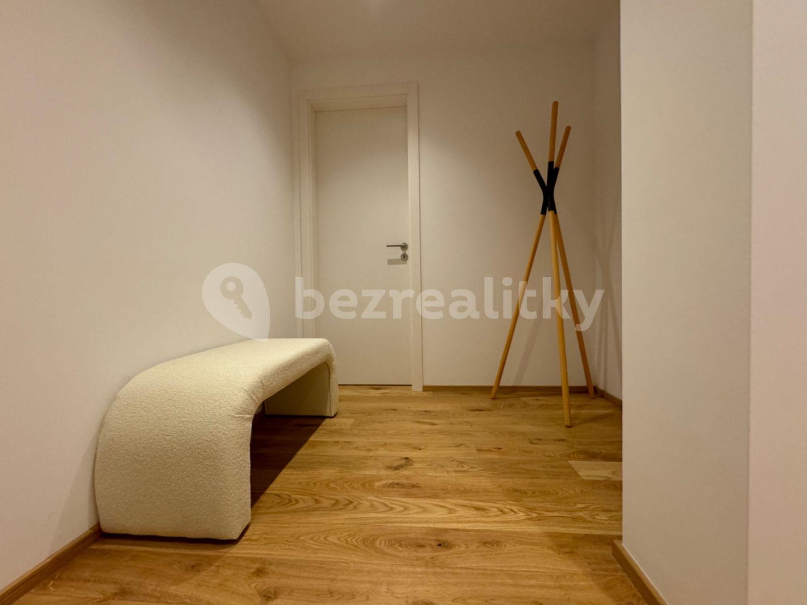 Prenájom bytu 3-izbový 94 m², Sokolova, Praha, Praha