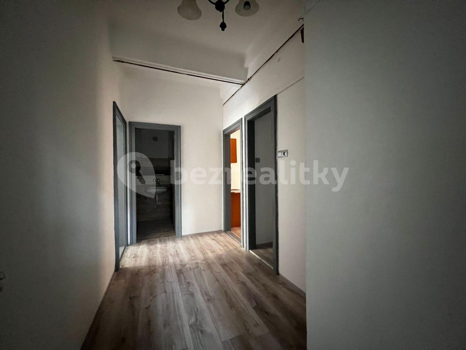 Prenájom bytu 1-izbový 46 m², K. Čapka, Karlovy Vary, Karlovarský kraj