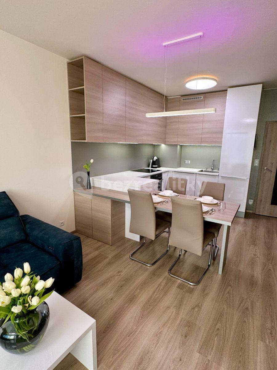 Predaj bytu 2-izbový 74 m², Petrohradská, Praha, Praha