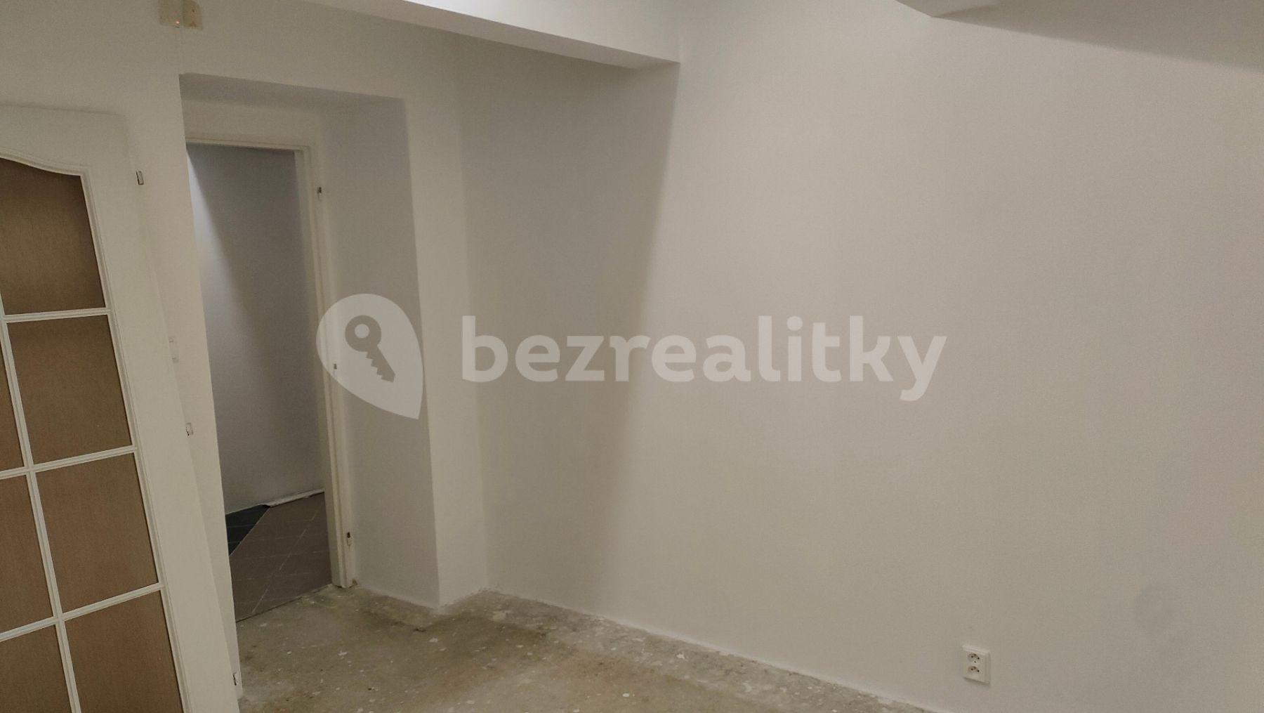 Prenájom nebytového priestoru 160 m², Velvarská, Praha, Praha