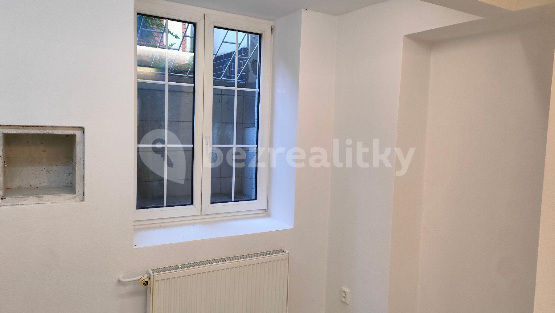 Prenájom nebytového priestoru 160 m², Velvarská, Praha, Praha