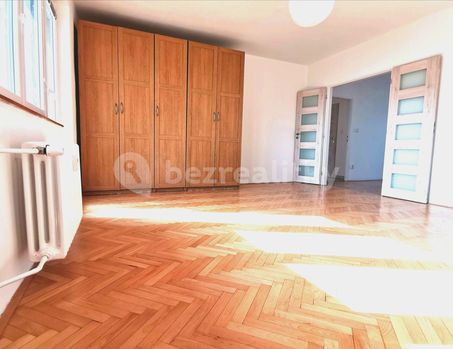 Prenájom bytu 4-izbový 75 m², Bělčická, Praha, Praha