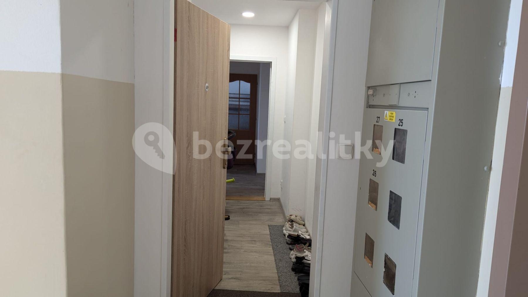 Prenájom bytu 4-izbový 80 m², Doubravická, Praha, Praha