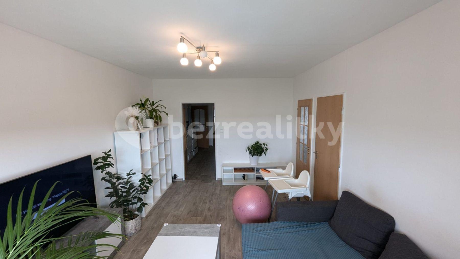 Prenájom bytu 4-izbový 80 m², Doubravická, Praha, Praha