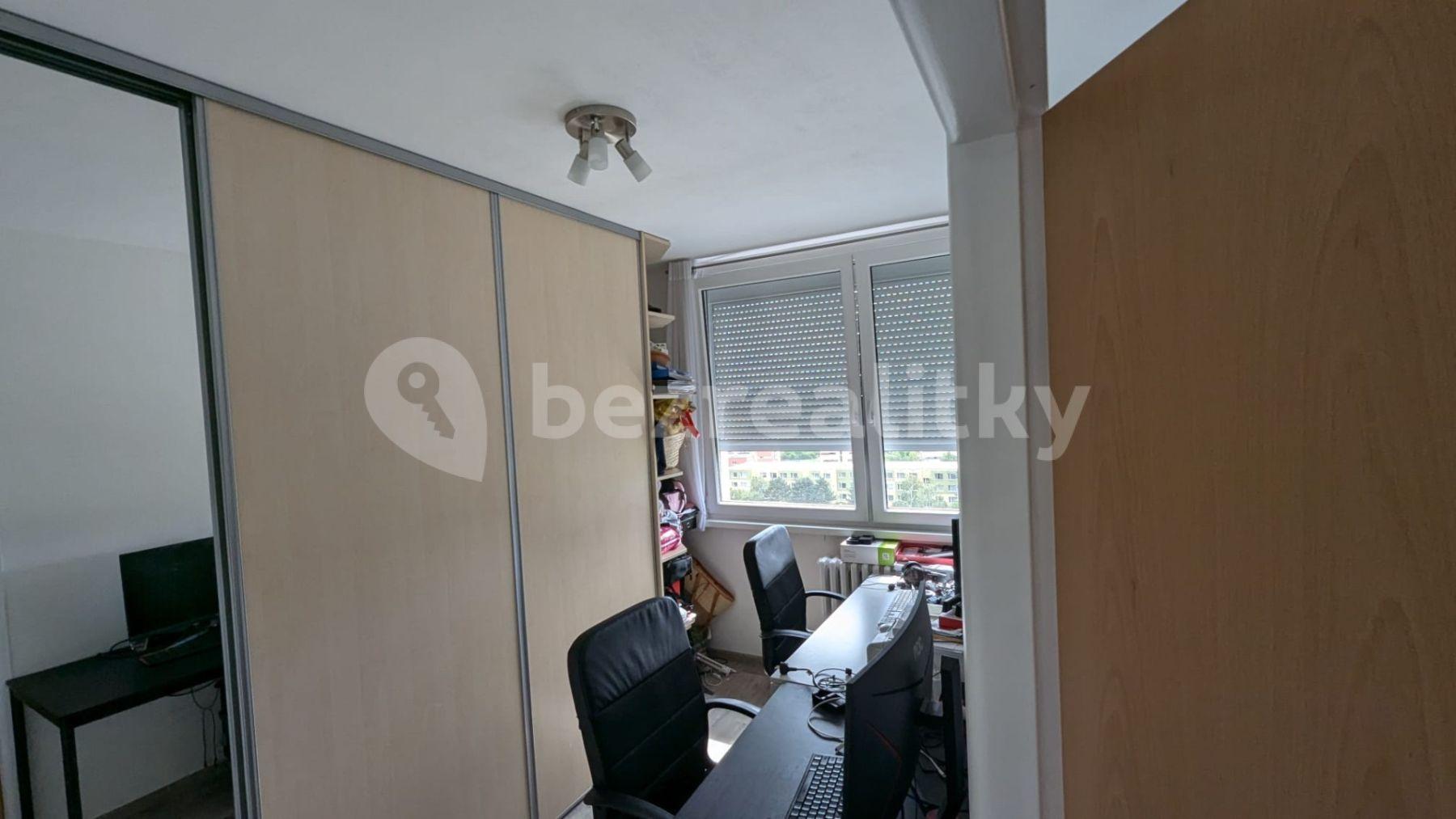 Prenájom bytu 4-izbový 80 m², Doubravická, Praha, Praha