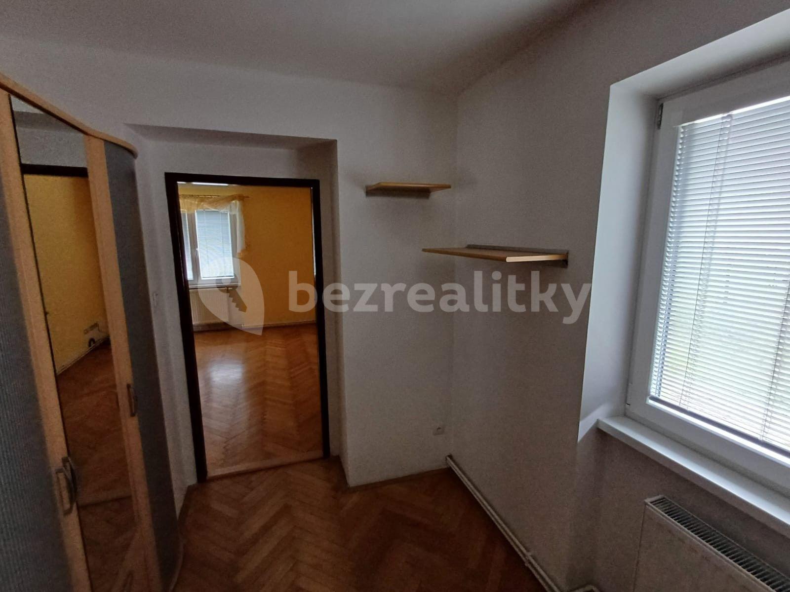 Prenájom bytu 3-izbový 70 m², Kpt. Jaroše, Roudnice nad Labem, Ústecký kraj