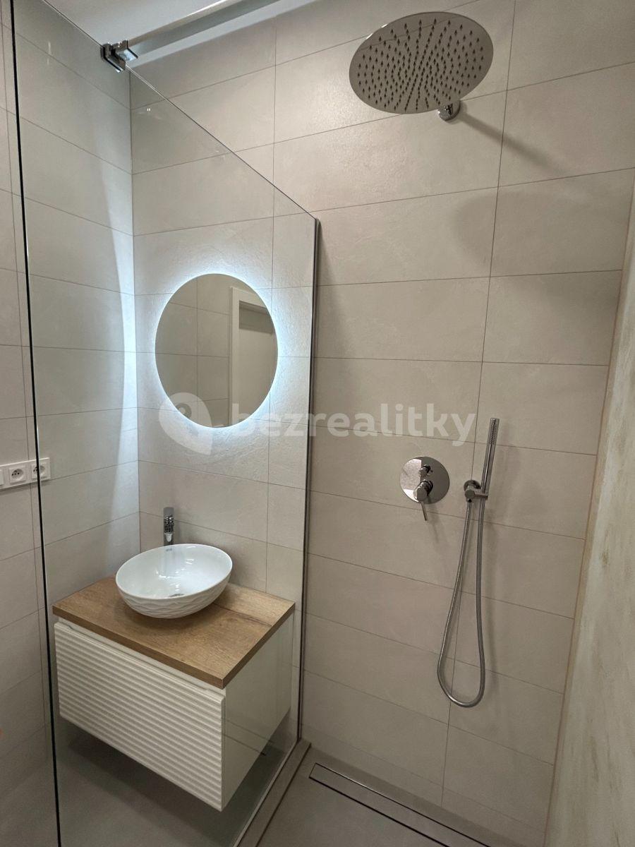 Prenájom bytu 2-izbový 57 m², Baranova, Praha, Praha