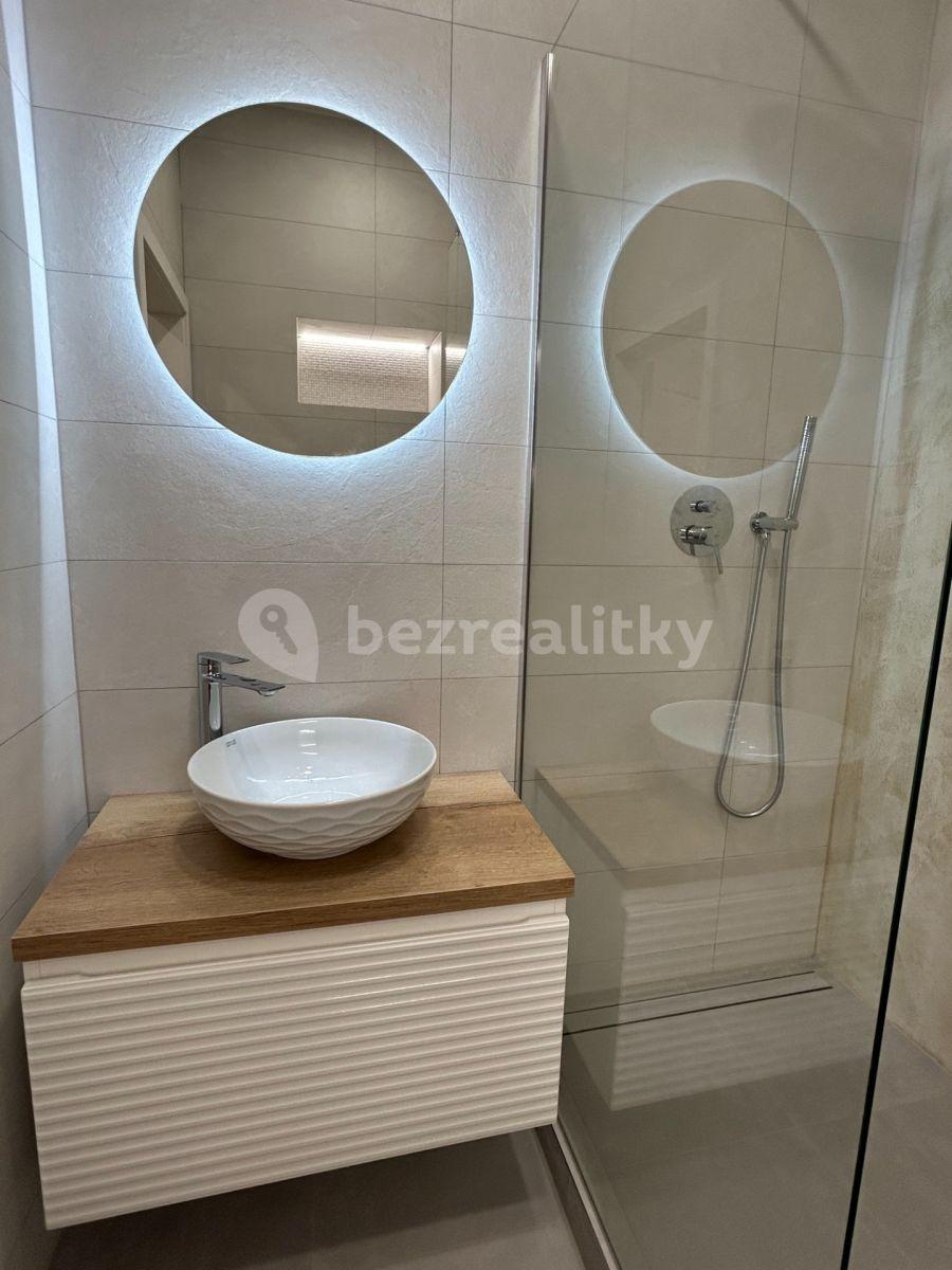 Prenájom bytu 2-izbový 57 m², Baranova, Praha, Praha