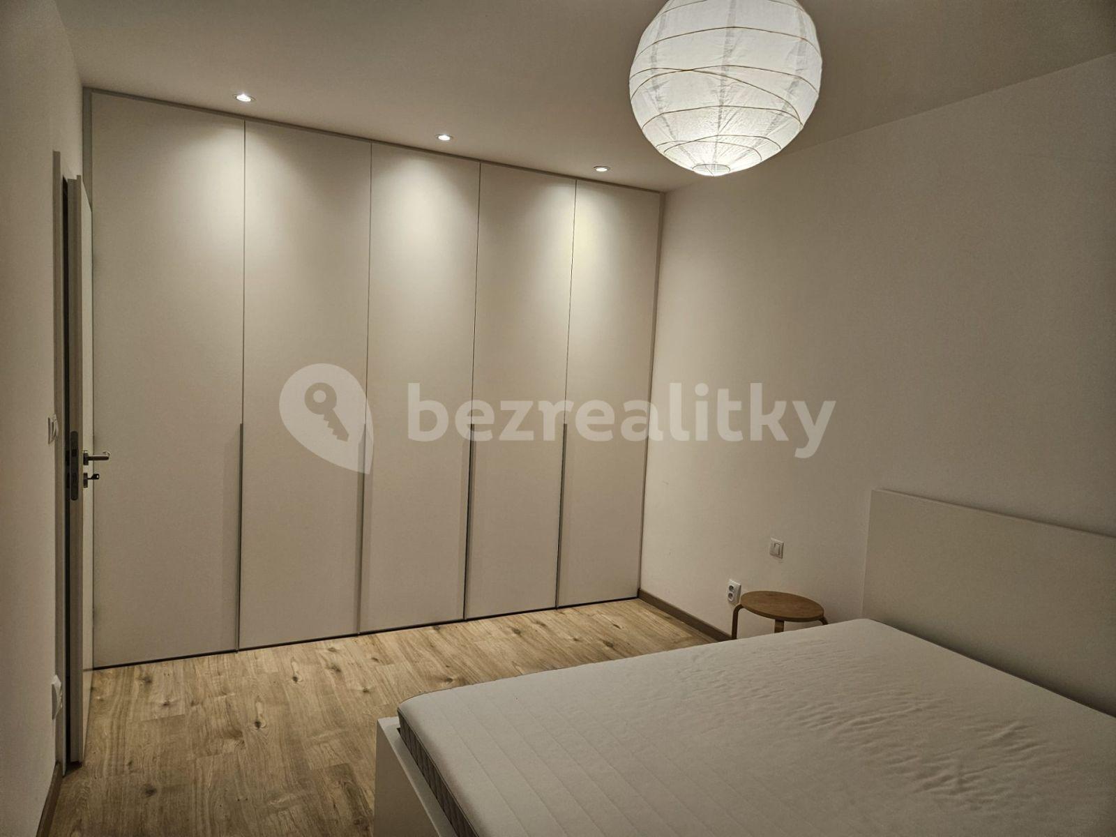 Prenájom bytu 2-izbový 55 m², Komárnická, Ružinov, Bratislavský kraj