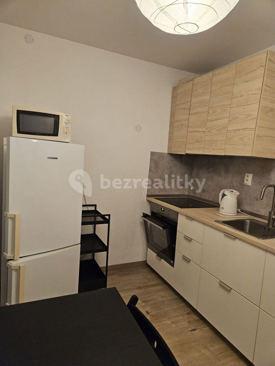 Prenájom bytu 2-izbový 55 m², Komárnická, Ružinov, Bratislavský kraj