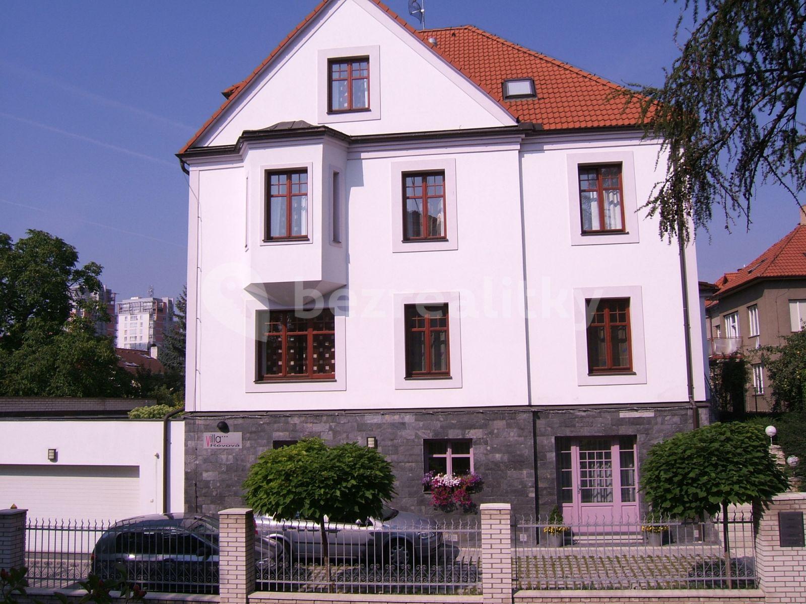 Prenájom bytu 2-izbový 300 m², Révová, Praha, Praha