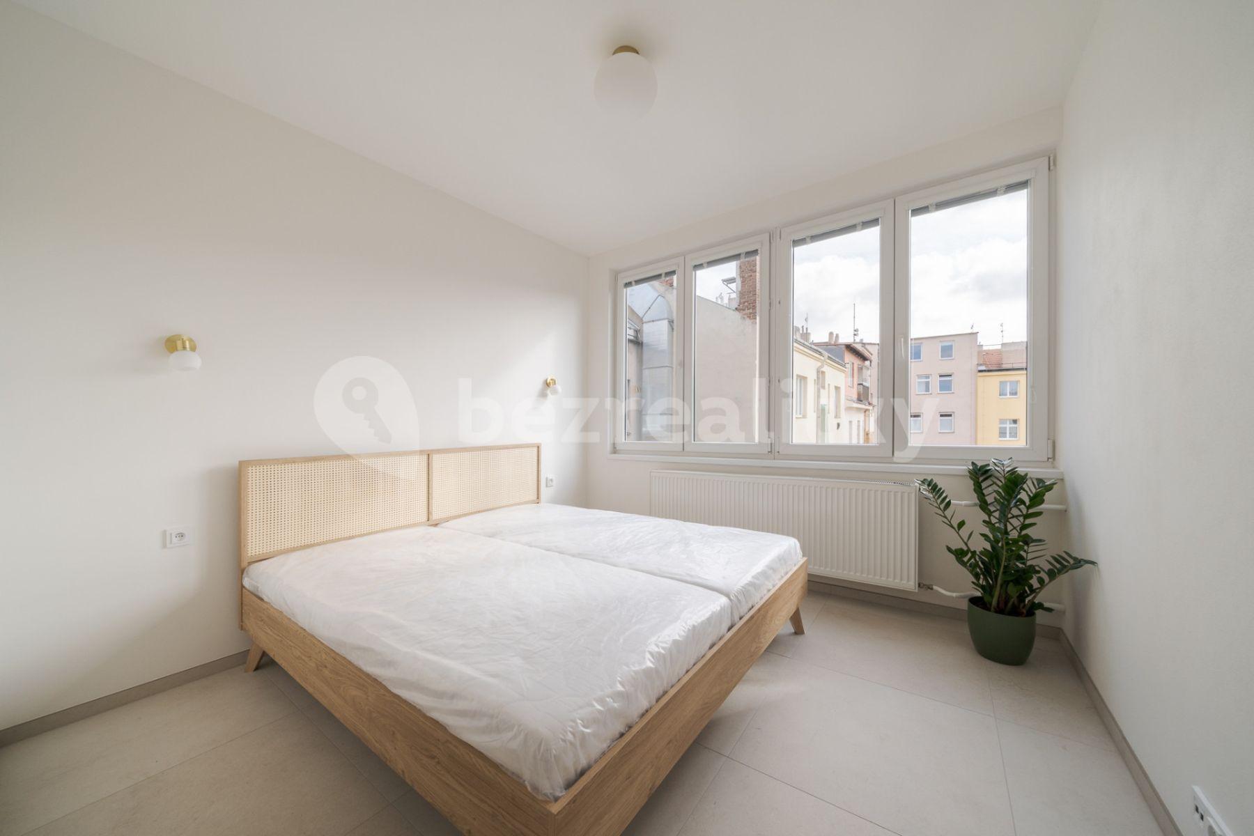 Prenájom bytu 3-izbový 72 m², Kolínská, Praha, Praha