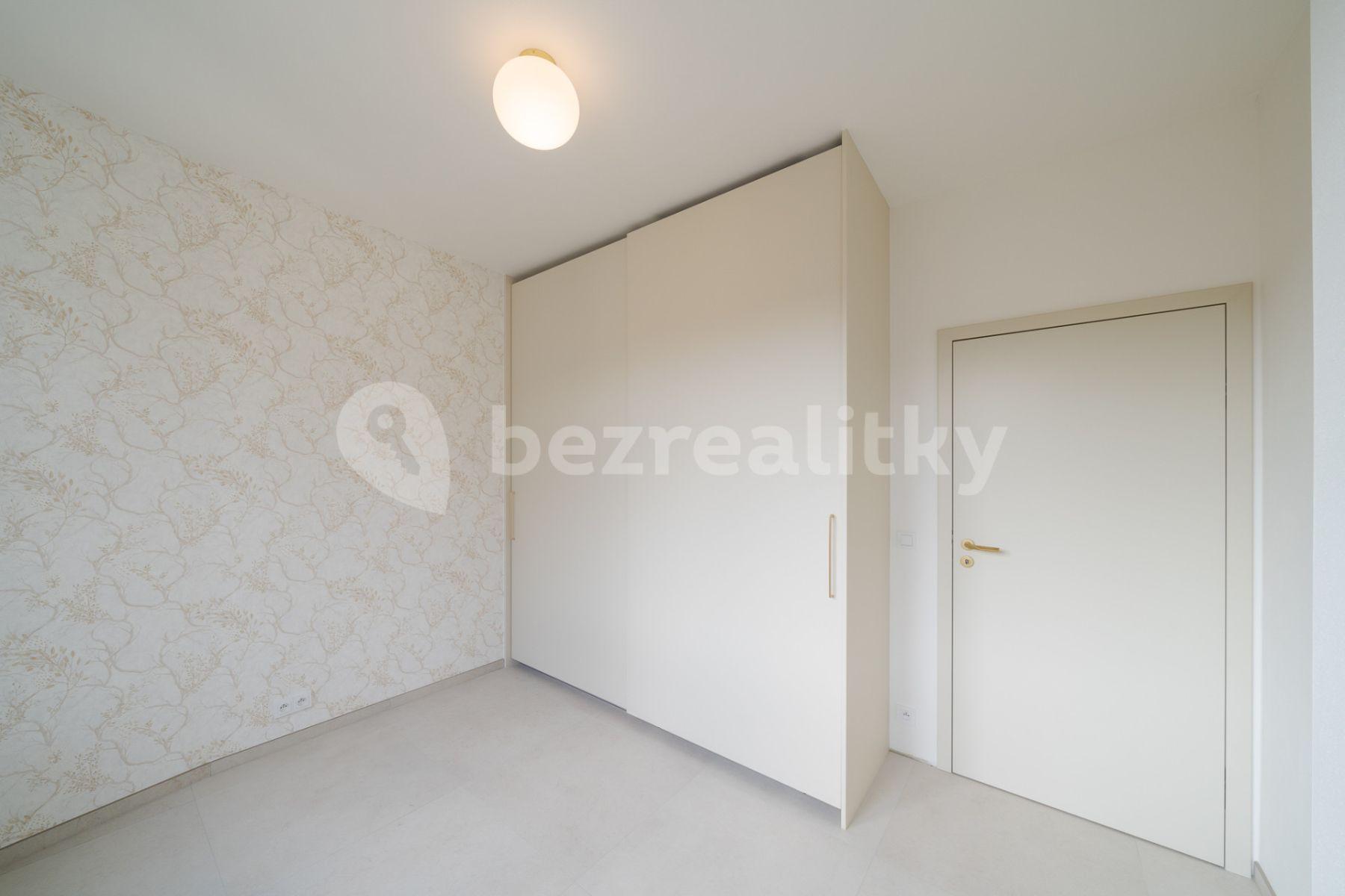 Prenájom bytu 3-izbový 72 m², Kolínská, Praha, Praha