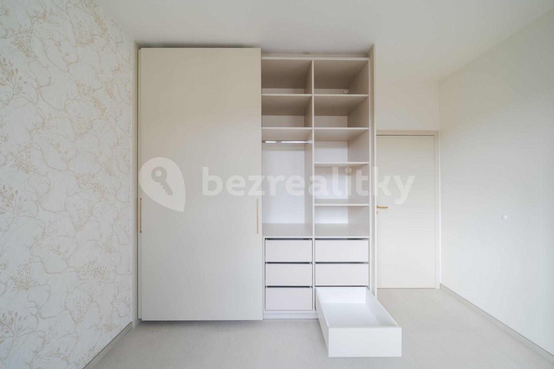 Prenájom bytu 3-izbový 72 m², Kolínská, Praha, Praha