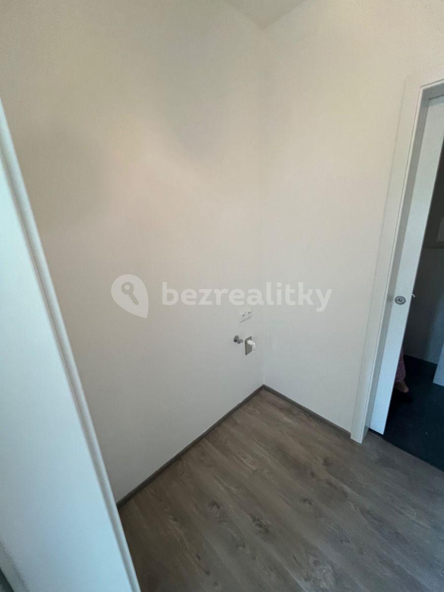 Prenájom bytu 1-izbový 25 m², U benaru, Slaný, Středočeský kraj