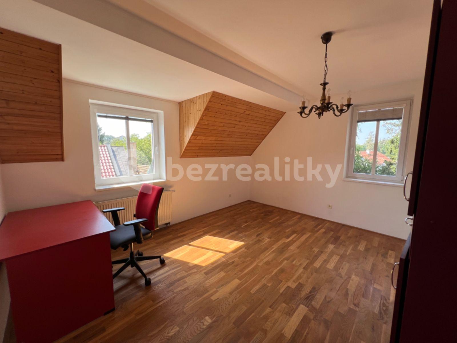 Prenájom bytu 4-izbový 180 m², Na Návsi, Babice, Středočeský kraj