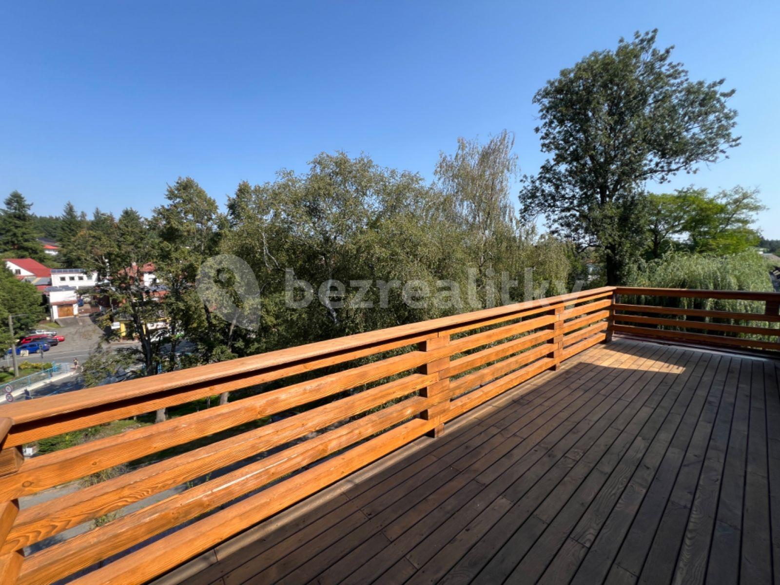 Prenájom bytu 4-izbový 180 m², Na Návsi, Babice, Středočeský kraj