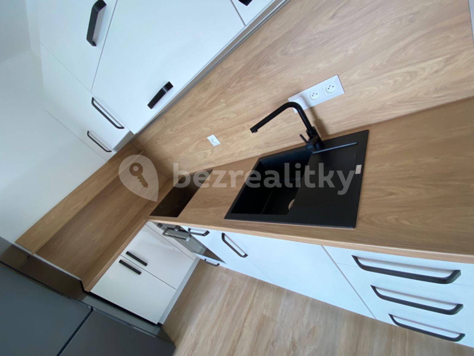 Prenájom bytu 2-izbový 40 m², Prokopa Holého, Slaný, Středočeský kraj