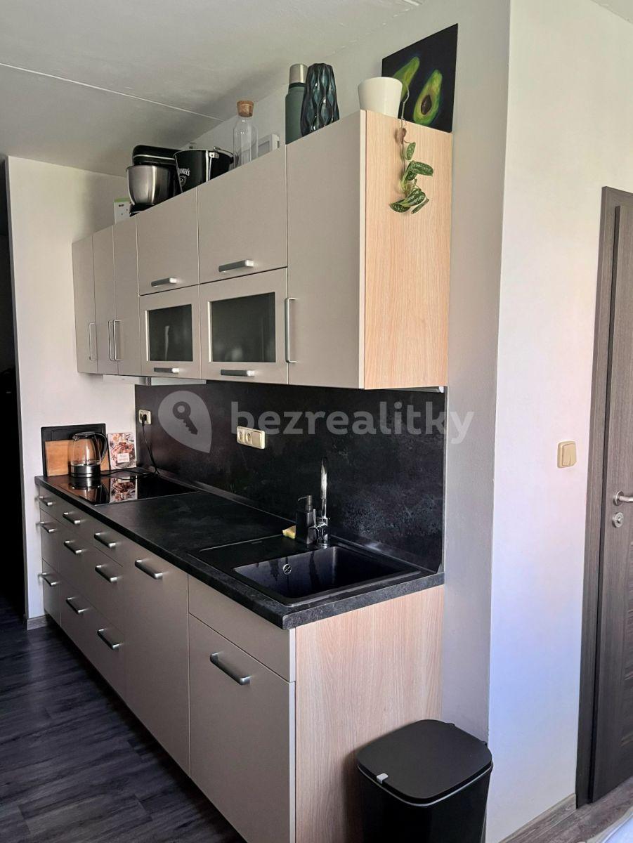 Prenájom bytu 2-izbový 63 m², Stavbařská, Chomutov, Ústecký kraj