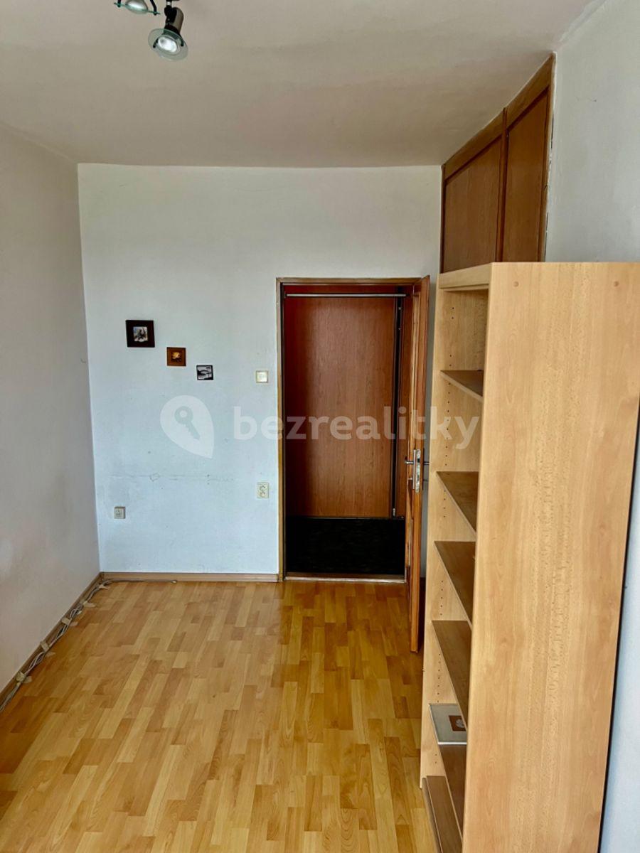 Prenájom bytu 3-izbový 85 m², U Střelnice, Hradec Králové, Královéhradecký kraj