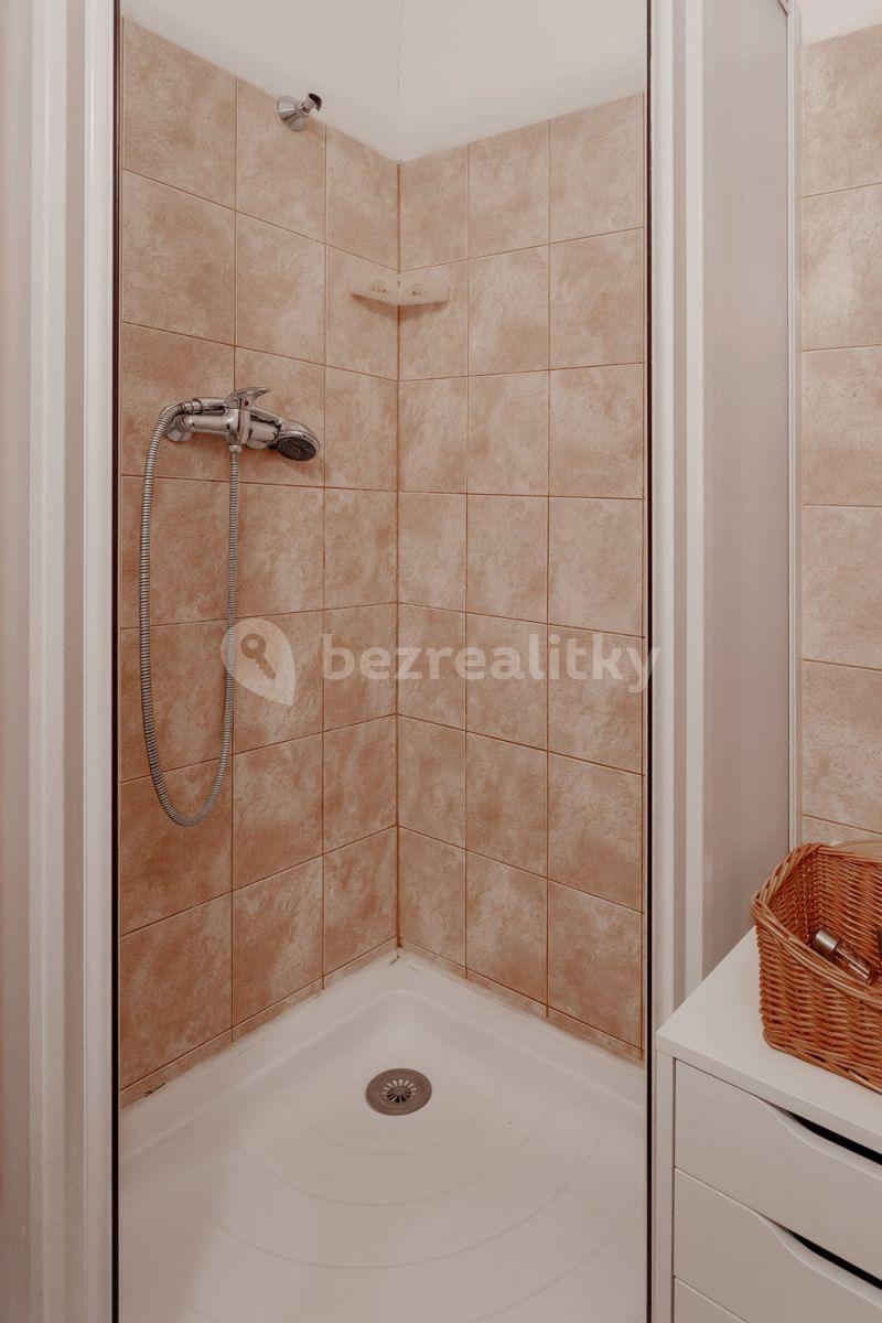 Prenájom bytu 1-izbový 28 m², Kozácká, Praha, Praha