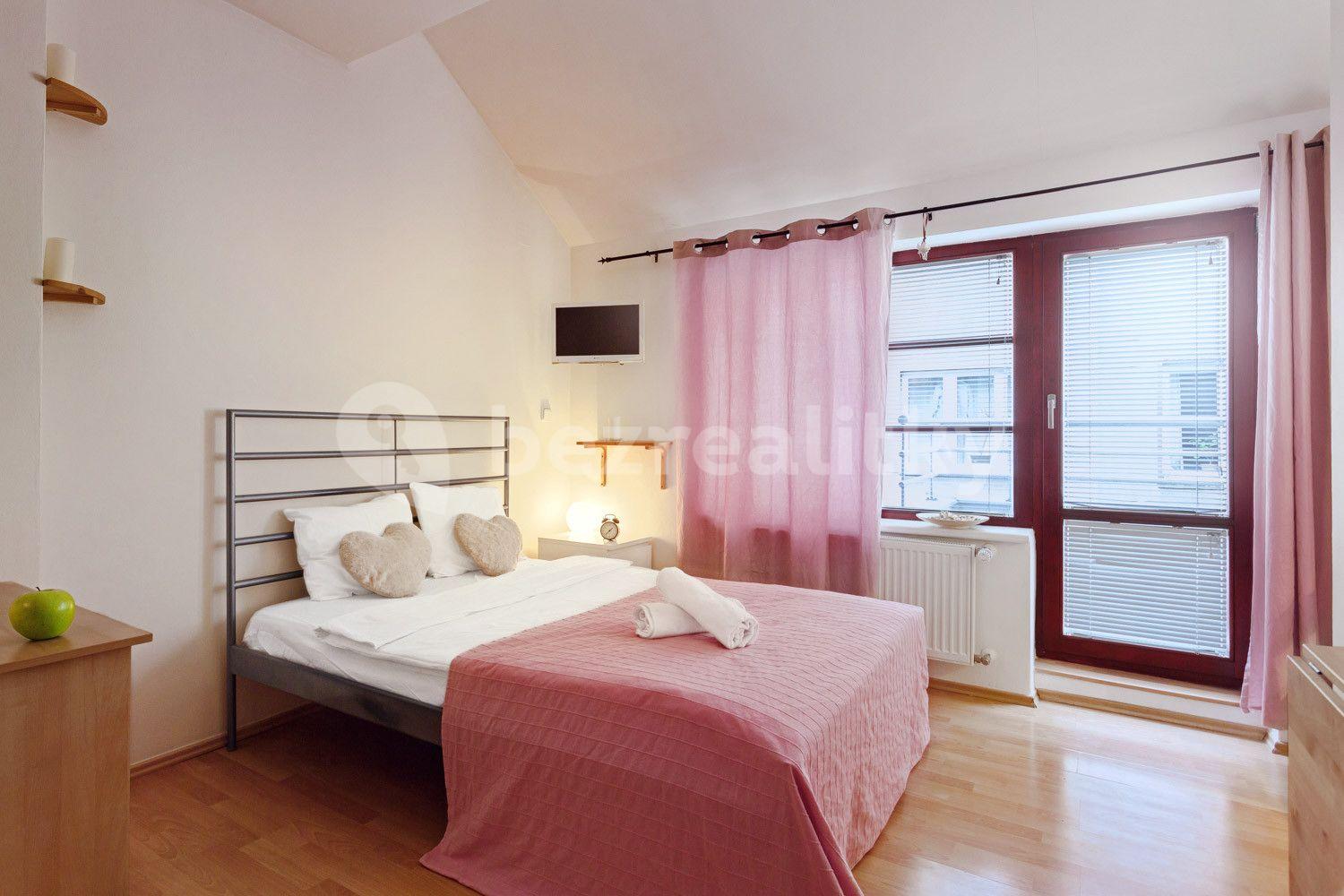 Prenájom bytu 1-izbový 28 m², Kozácká, Praha, Praha