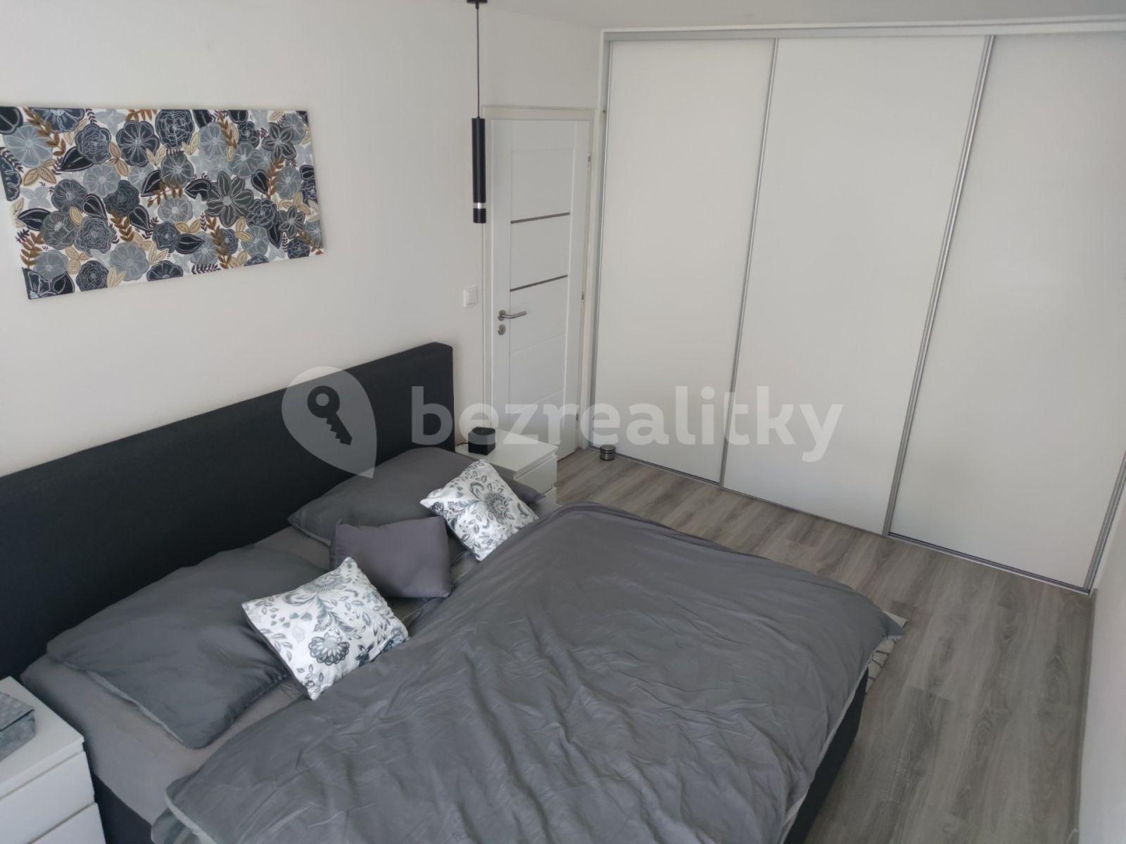 Prenájom bytu 3-izbový 68 m², Janovská, Praha, Praha