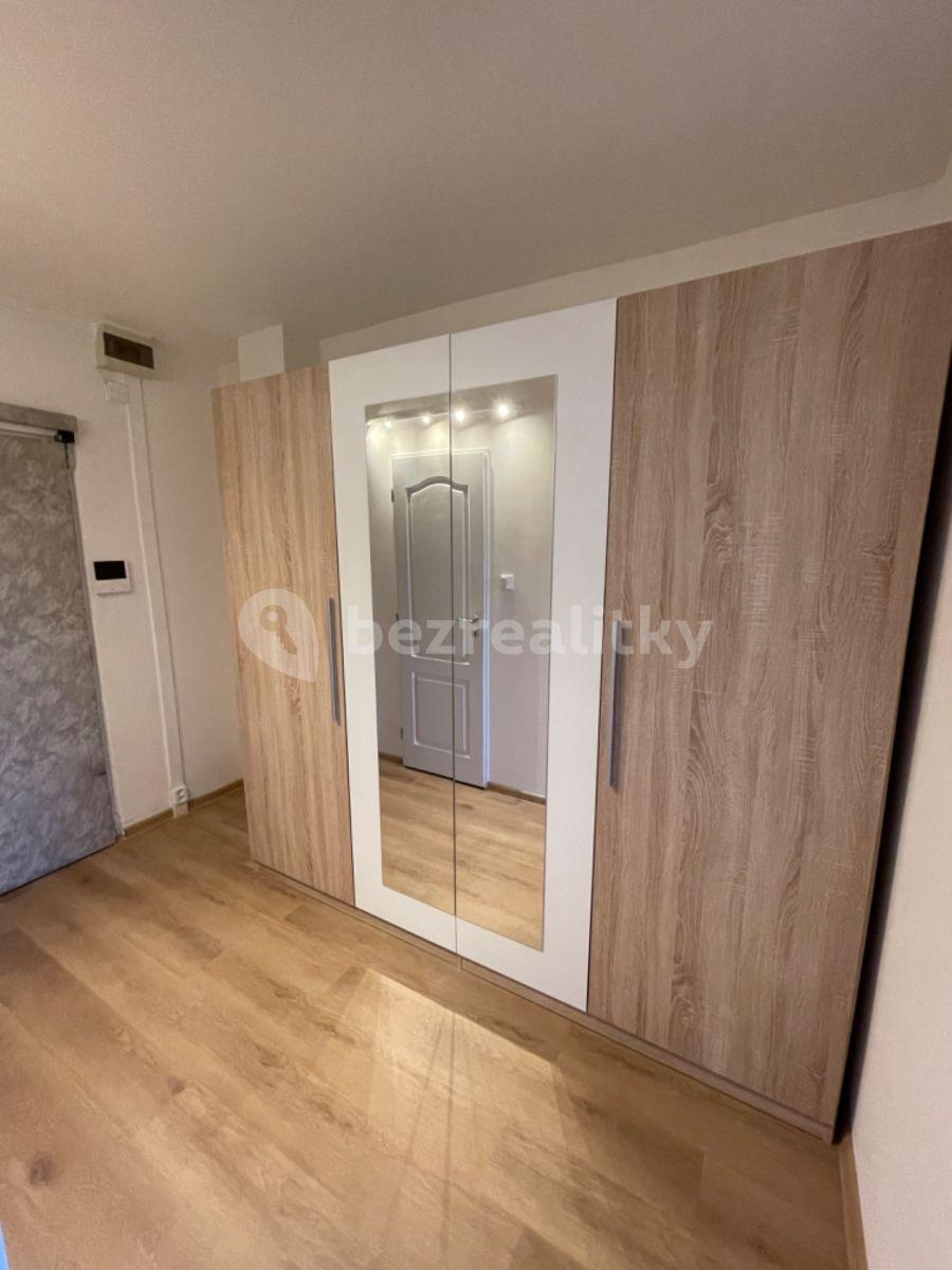 Prenájom bytu 2-izbový 40 m², Pujmanové, Praha, Praha