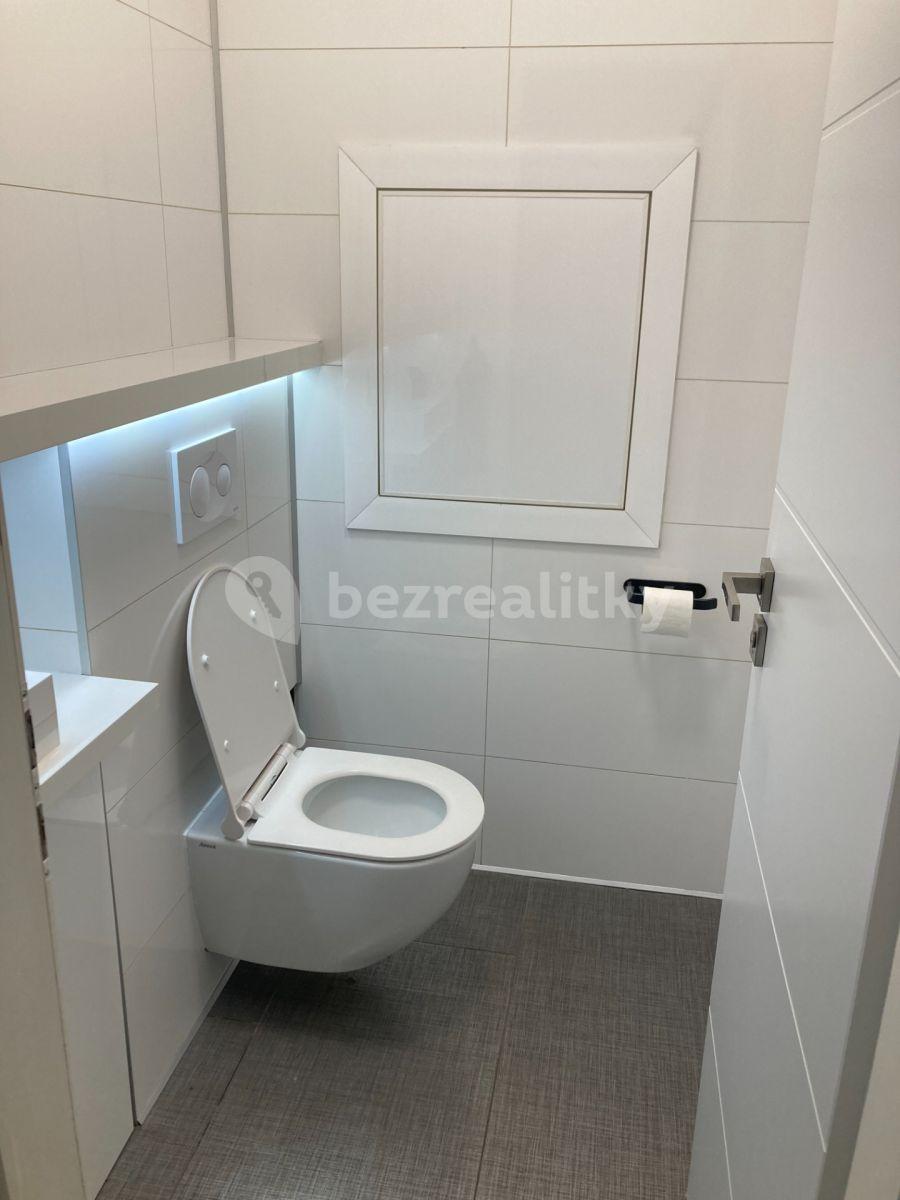 Prenájom bytu 3-izbový 65 m², Divišovská, Praha, Praha