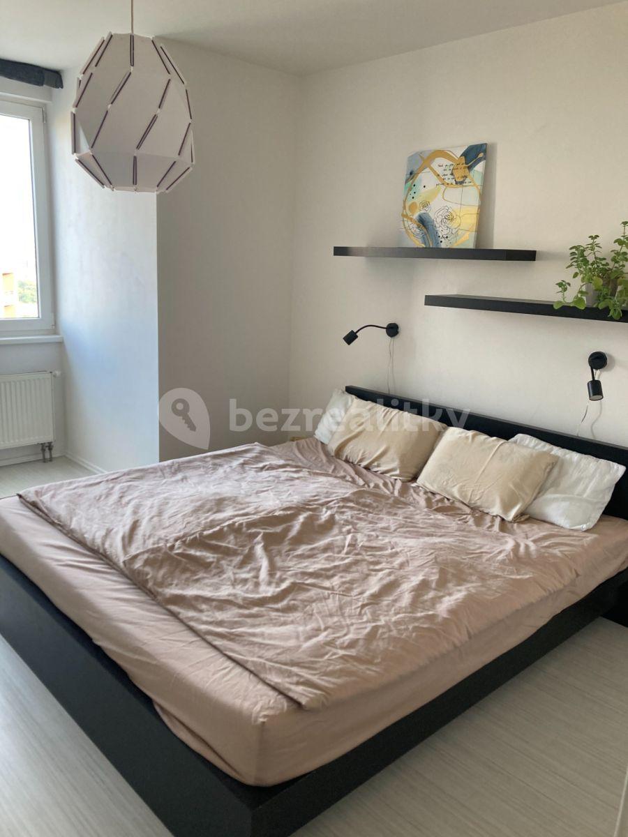 Prenájom bytu 3-izbový 65 m², Divišovská, Praha, Praha