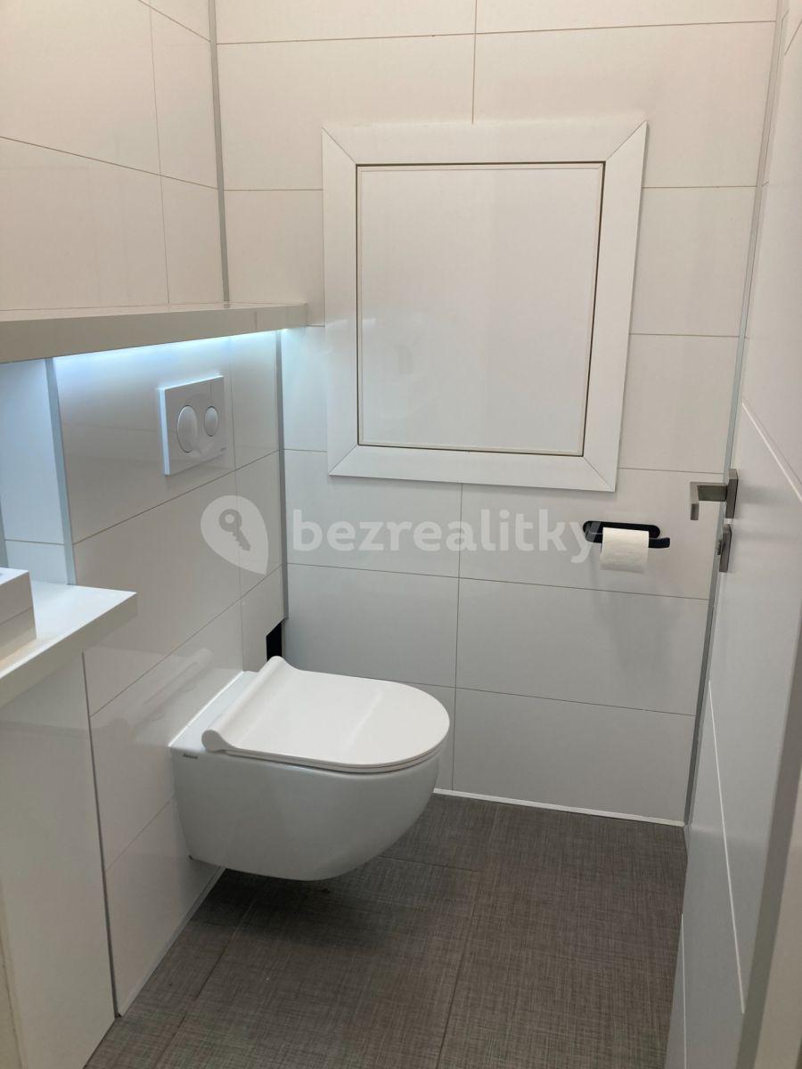 Prenájom bytu 3-izbový 65 m², Divišovská, Praha, Praha