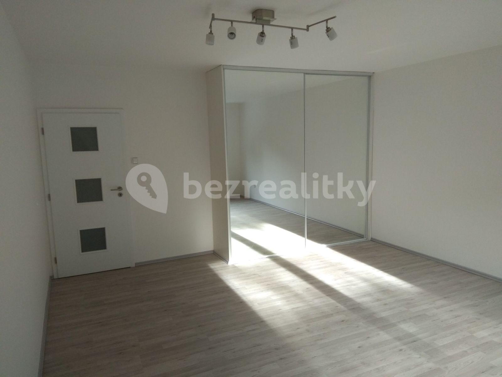 Prenájom bytu 3-izbový 115 m², Nad Cementárnou, Praha, Praha