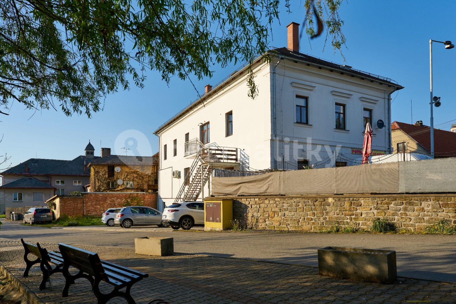 Prenájom bytu 3-izbový 75 m², Dolní Dobrouč, Pardubický kraj