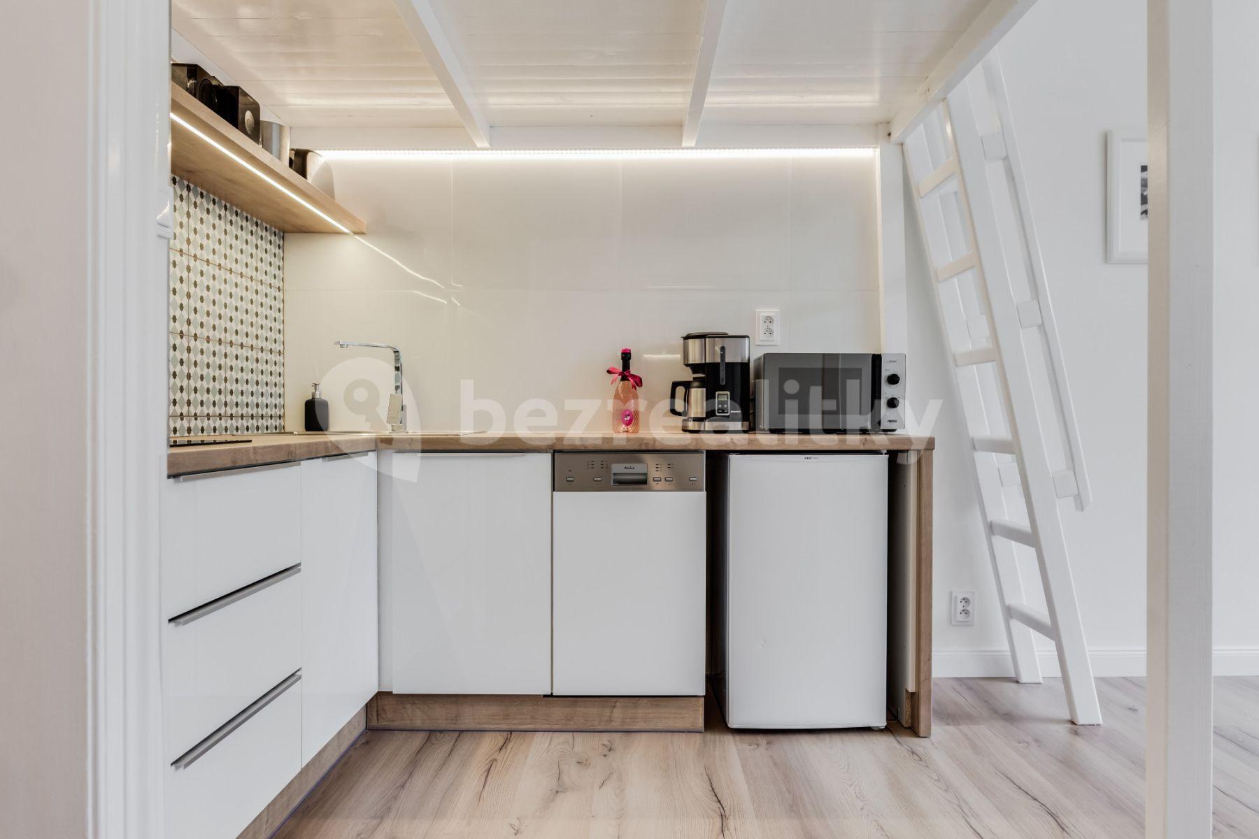 Prenájom bytu 1-izbový 33 m², Újezd, Praha, Praha