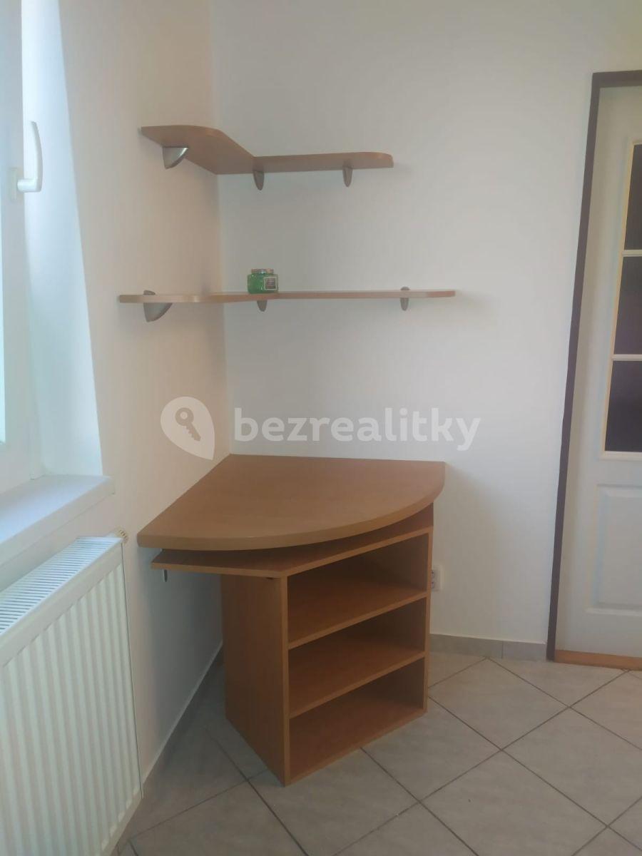 Prenájom bytu 2-izbový 60 m², Milovice, Středočeský kraj