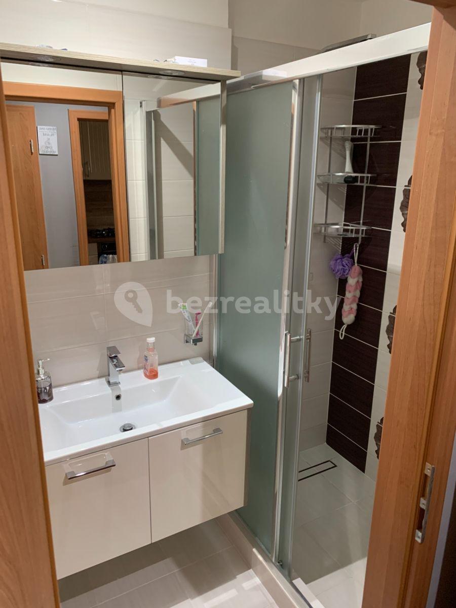 Prenájom bytu 4-izbový 96 m², Točitá, Praha, Praha