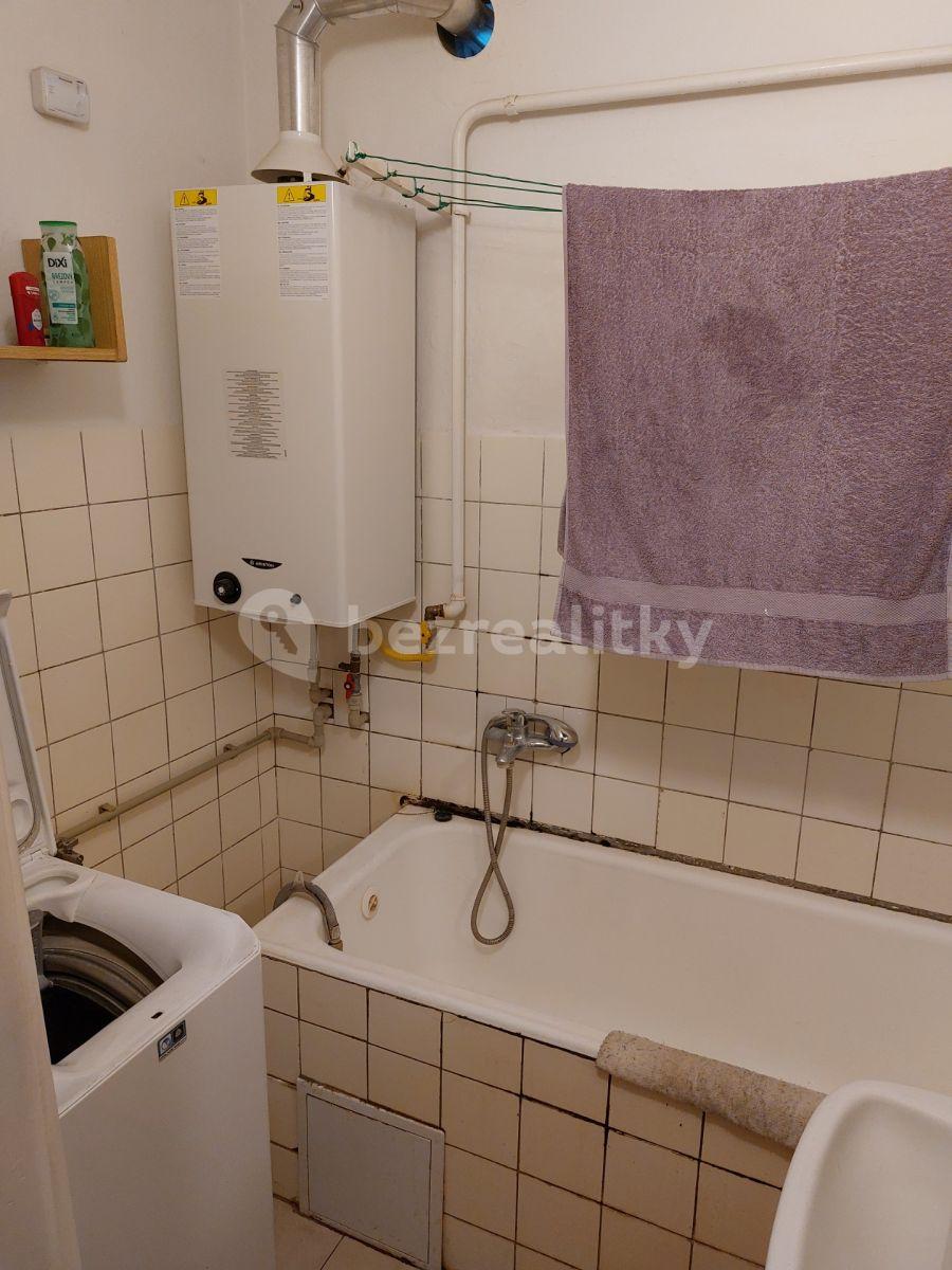 Prenájom bytu 2-izbový 65 m², Staré Hradiště, Pardubický kraj