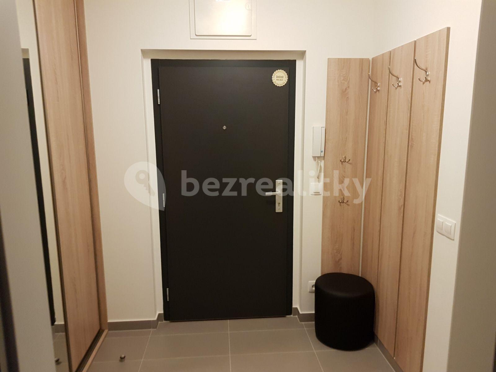 Prenájom bytu 1-izbový 40 m², Škrábkových, Praha, Praha