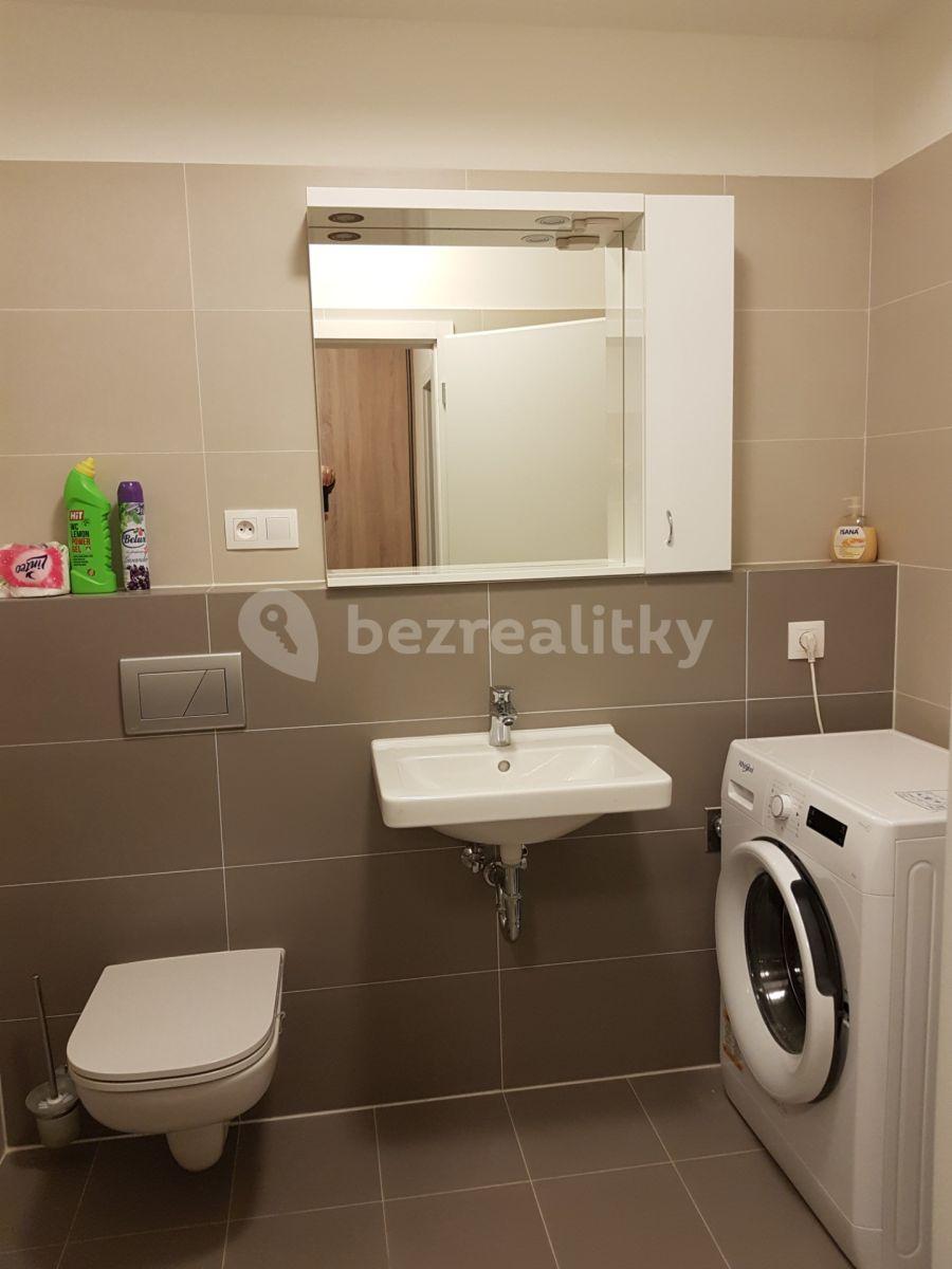 Prenájom bytu 1-izbový 40 m², Škrábkových, Praha, Praha