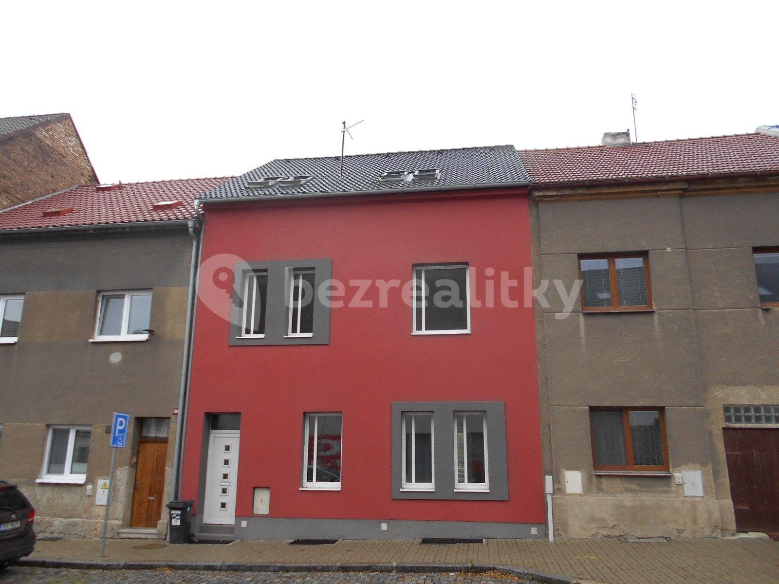 Prenájom bytu 2-izbový 57 m², Louny, Ústecký kraj