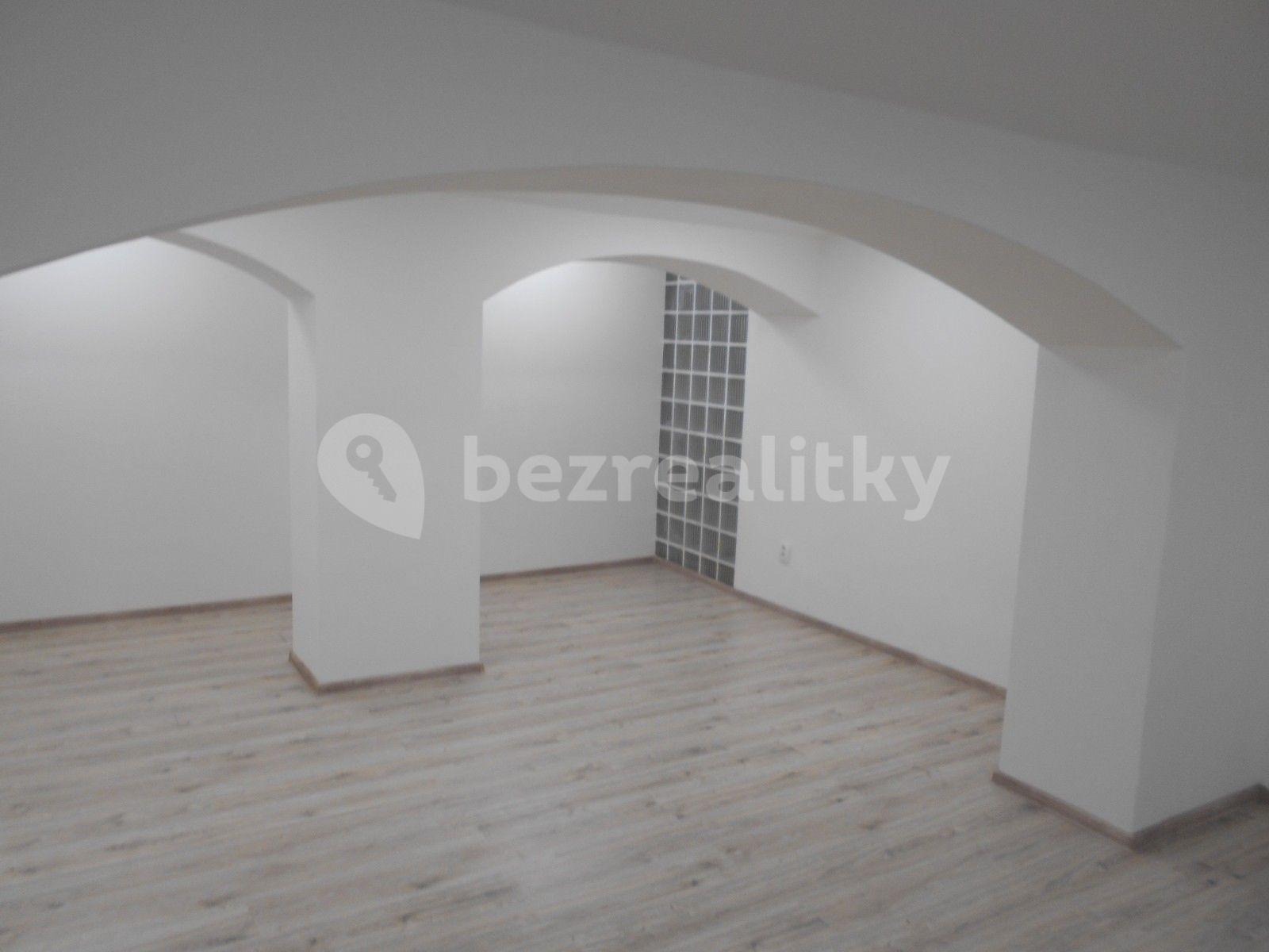 Prenájom bytu 2-izbový 57 m², Louny, Ústecký kraj