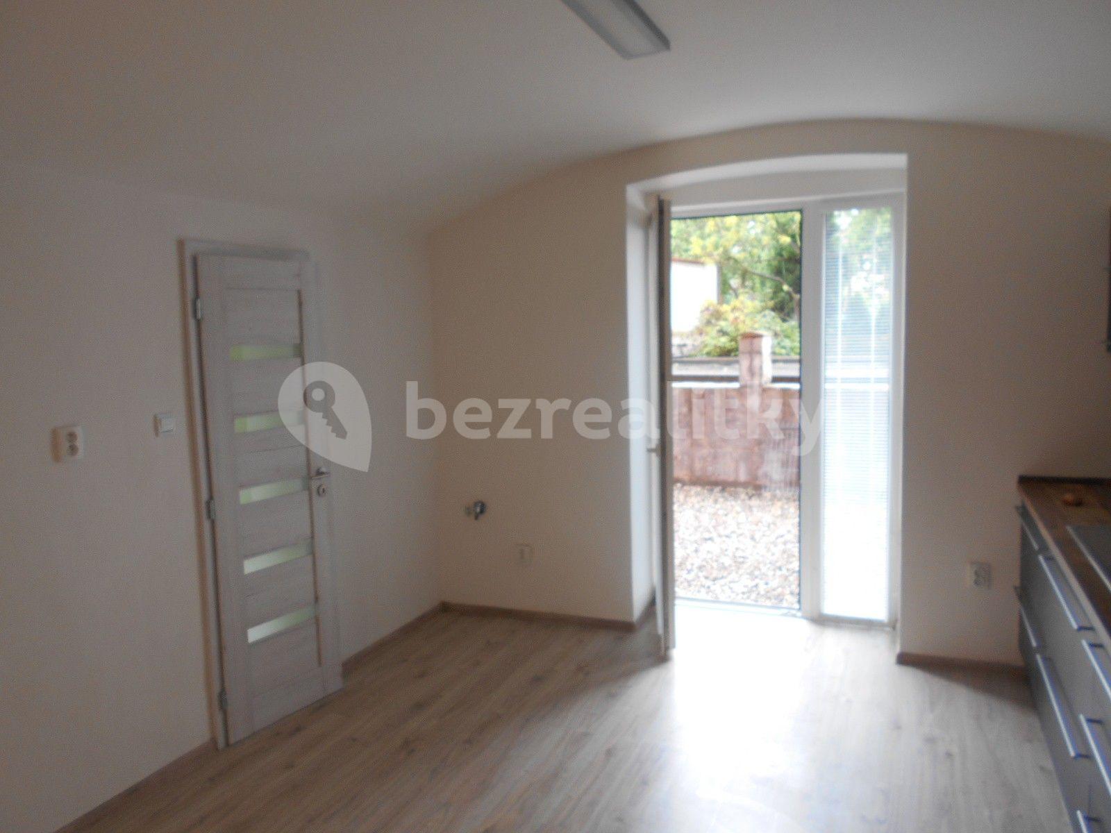 Prenájom bytu 2-izbový 57 m², Louny, Ústecký kraj