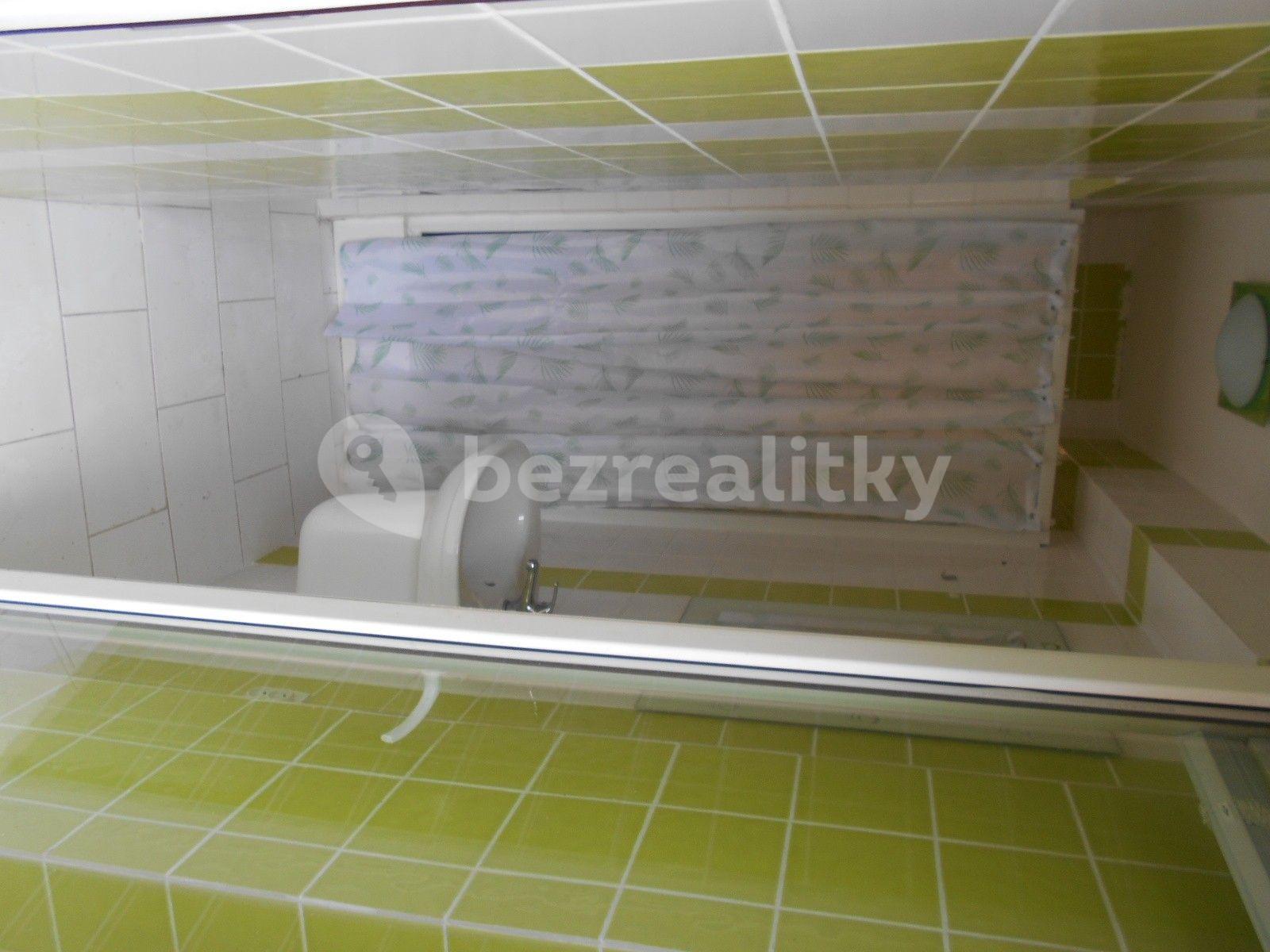 Prenájom bytu 2-izbový 57 m², Louny, Ústecký kraj