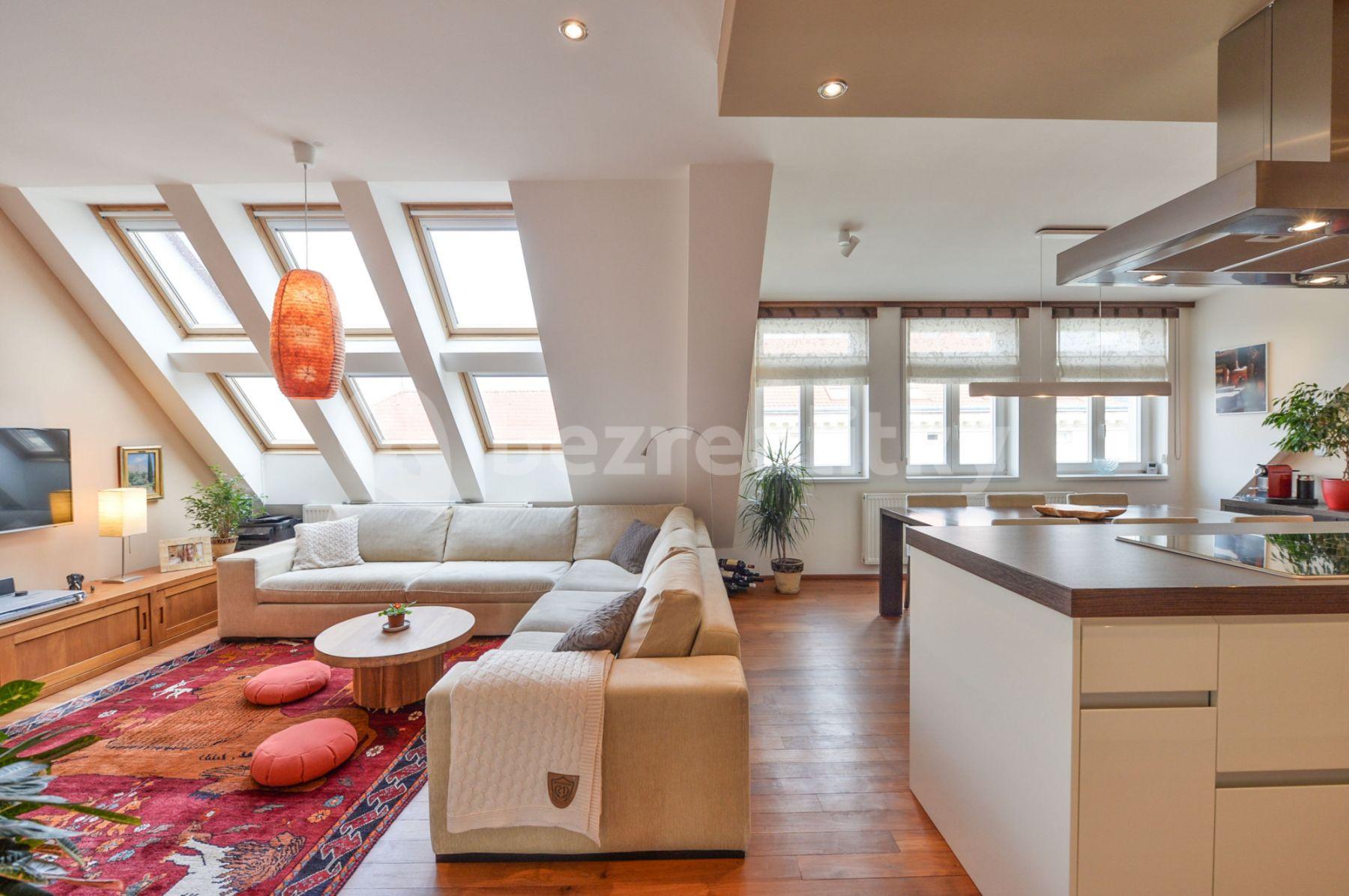 Prenájom bytu 2-izbový 78 m², Varšavská, Praha, Praha