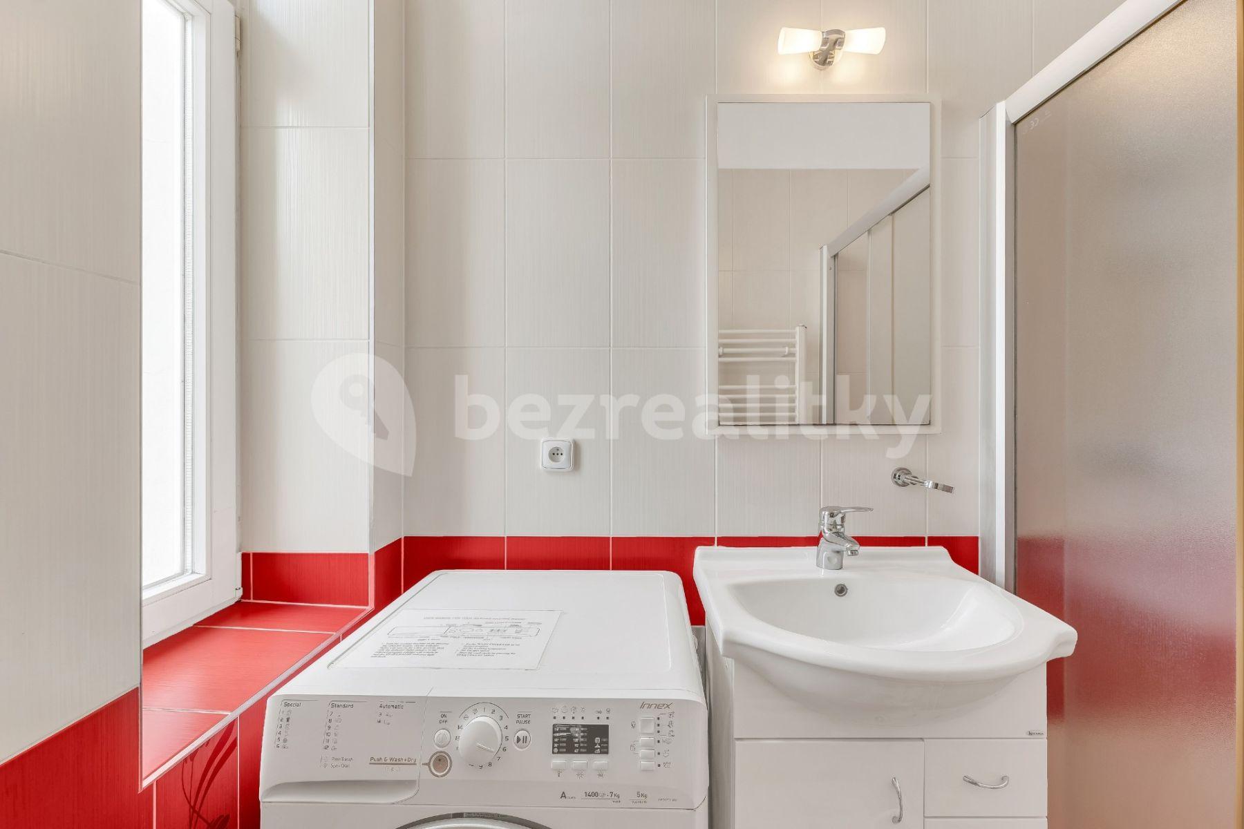 Prenájom bytu 1-izbový 41 m², Bořivojova, Praha, Praha