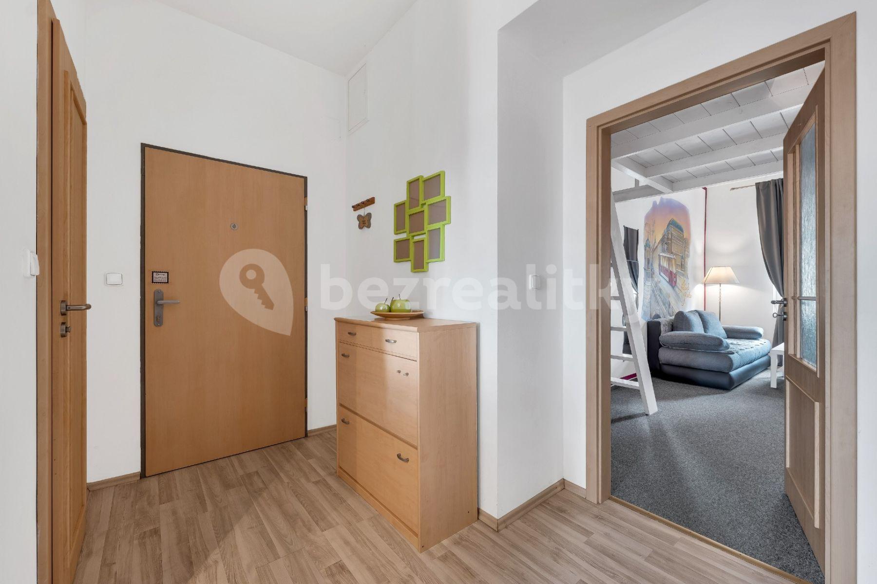 Prenájom bytu 1-izbový 41 m², Bořivojova, Praha, Praha