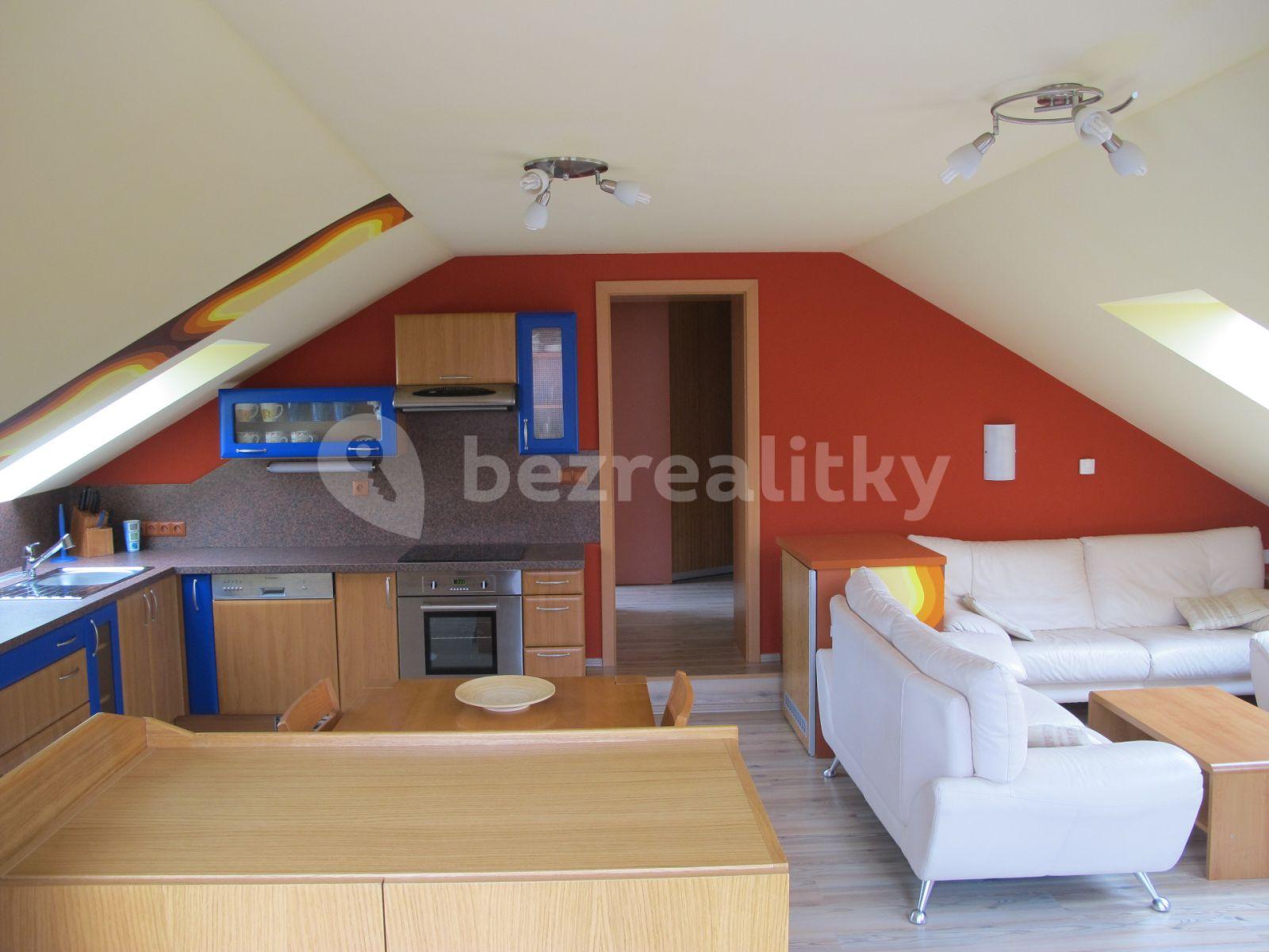 Prenájom bytu 2-izbový 75 m², Spojovací, Sulice, Středočeský kraj