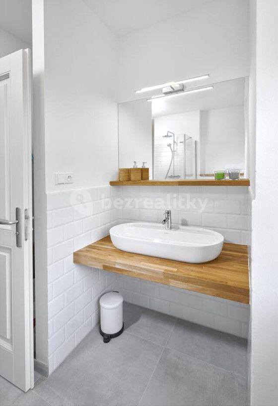 Prenájom bytu 2-izbový 72 m², Újezd, Praha, Praha