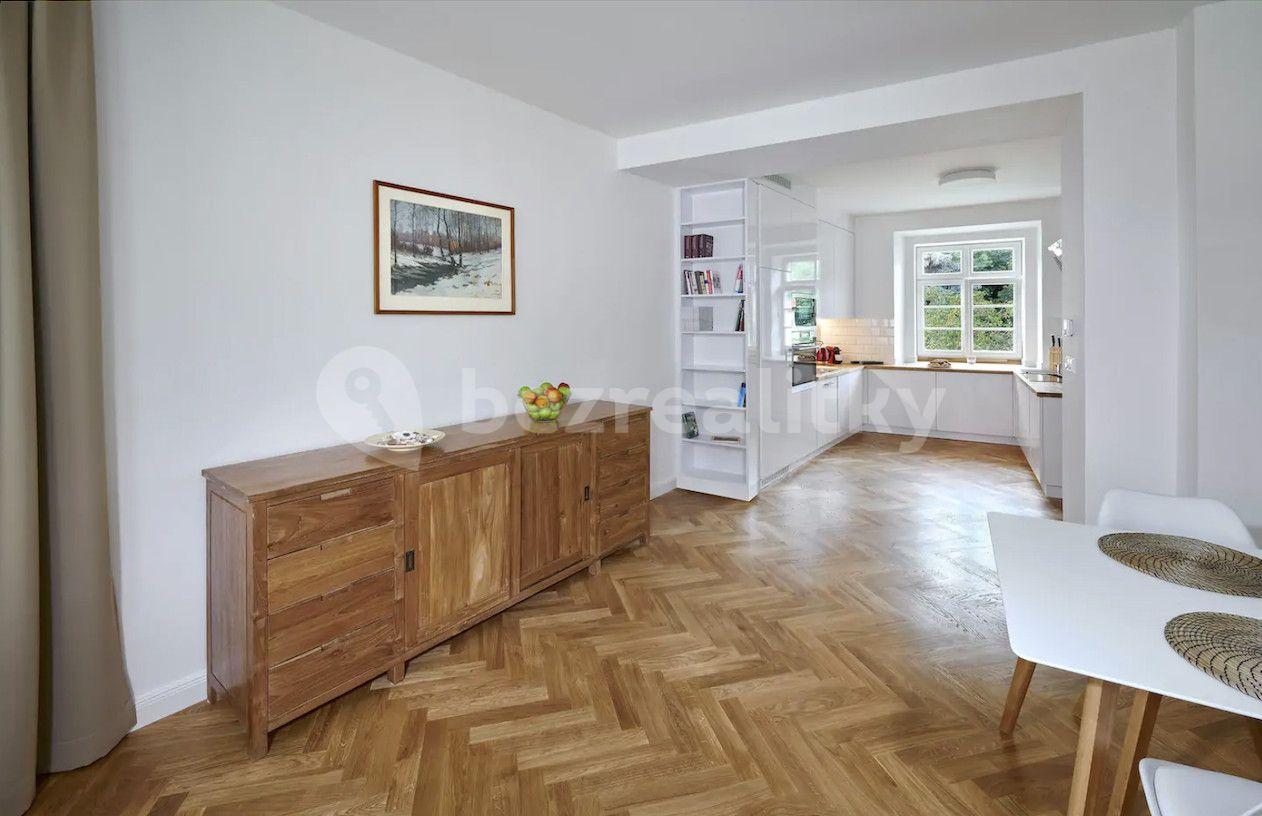 Prenájom bytu 2-izbový 72 m², Újezd, Praha, Praha