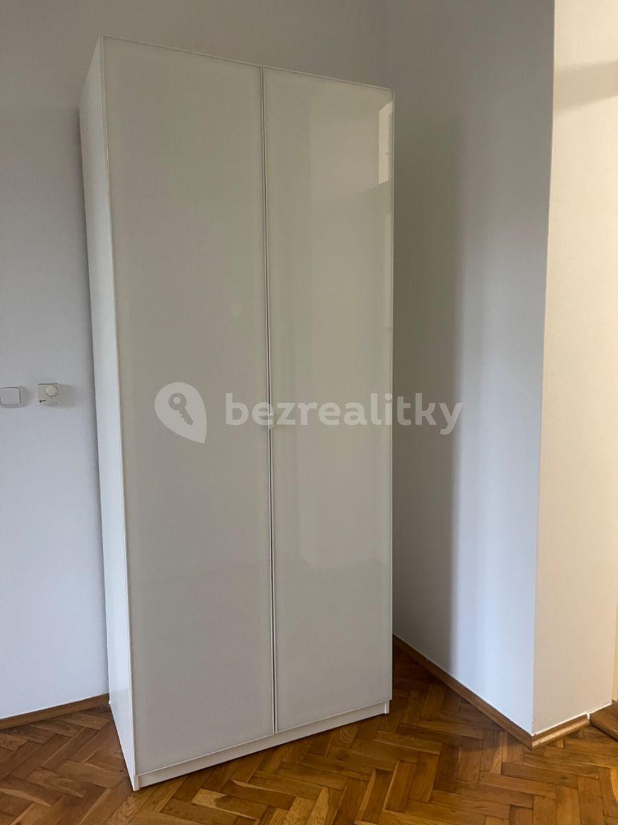 Prenájom bytu 1-izbový 70 m², Chodská, Praha, Praha